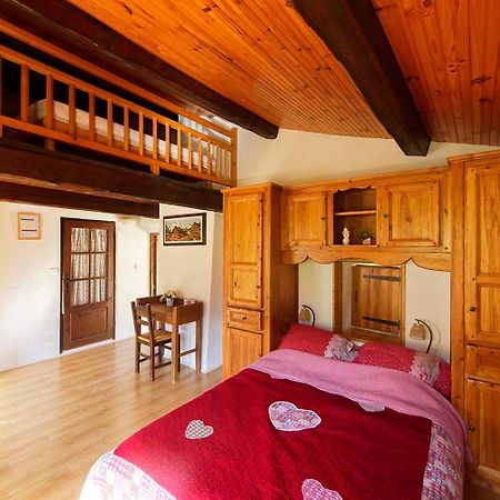 Chambres D'Hotes - La Maison De Julie อ็องเทรอโวซ์ ภายนอก รูปภาพ